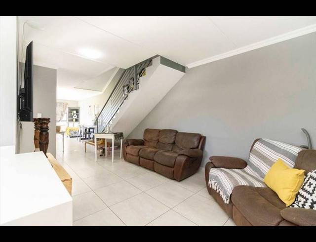 3 BEDROOM TOWNHOUSE FOR SALE IN NORTON'S HOME ESTATE